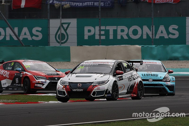 Kevin Gleason, Honda Civic TCR, West Coast Racing; Stefano Comini, Volkswagen Golf GTI TCR, Leopard 