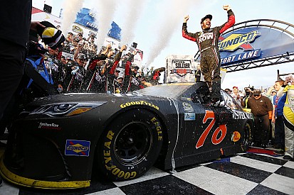 NASCAR: Martin Truex Jr. siegt in Dover, Titelkreis auf 12 verkleinert