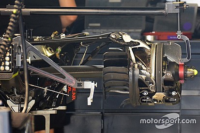 Egészen közelről a Mercedes új hátsó felfüggesztése: Hamilton folytatja vele a teszteket
