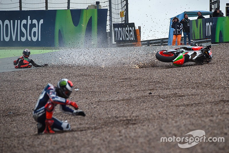 Stefan Bradl, Aprilia Racing Team Gresini y Jorge Lorenzo, Yamaha Factory Racing accidente