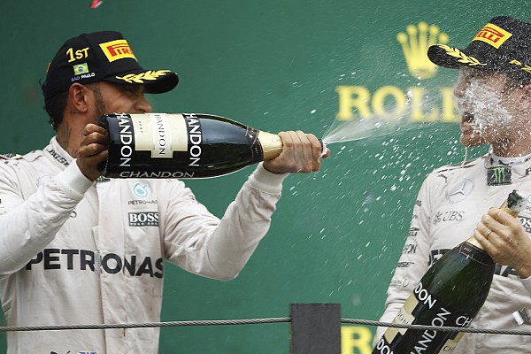 Em vit&oacute;ria &ldquo;f&aacute;cil&rdquo;, Hamilton avisa Rosberg: &ldquo;estou ca&ccedil;ando&rdquo;