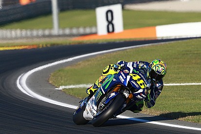 Márquez lidera al mediodía, con Rossi y Viñales muy cerca