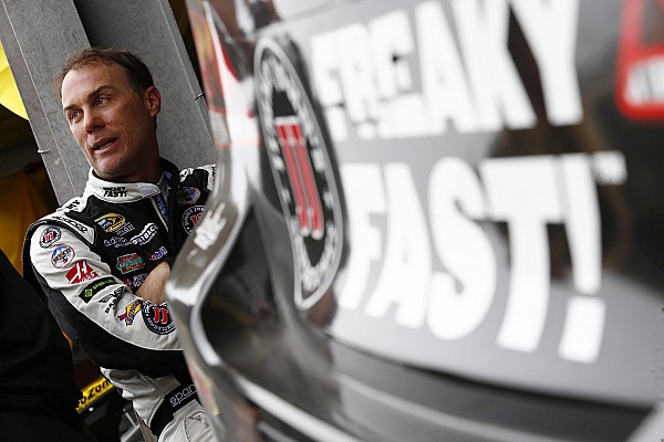 Harvick toma la pole para la &uacute;ltima en Homestead