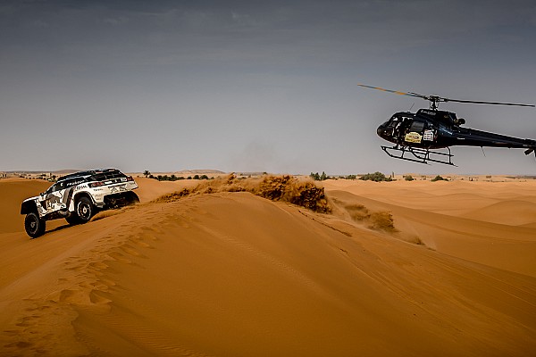 Sainz: "Hacer estrategias en el Dakar es complicado, pasan muchas cosas"
