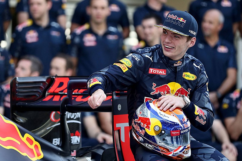 Max Verstappen, Red Bull Racing at a team photograph
