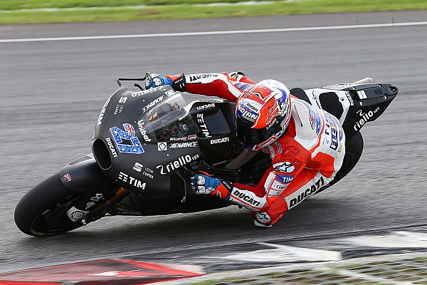 Stoner volta a testar pela Ducati em Barcelona