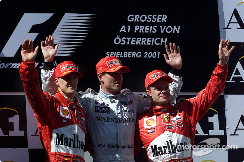 El podio: Michael Schumacher, David Coulthard y un decepcionado Rubens Barrichello