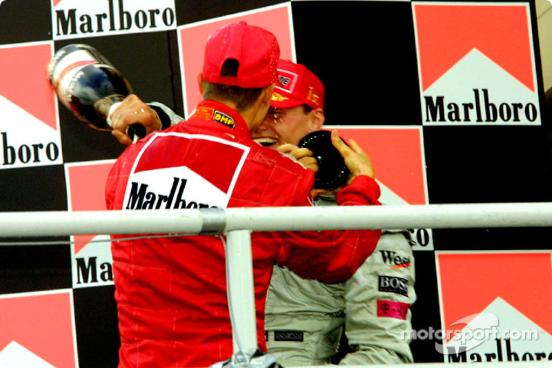 El podio: Michael Schumacher y David Coulthard