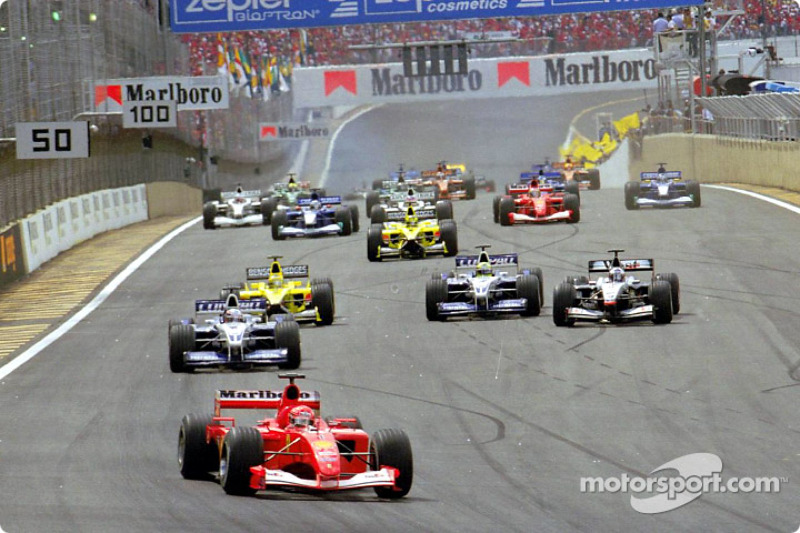 Départ : Michael Schumacher, Ferrari, mène la meute