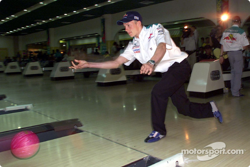 Sauber Petronas bowling tournament: Kimi Raikkonen