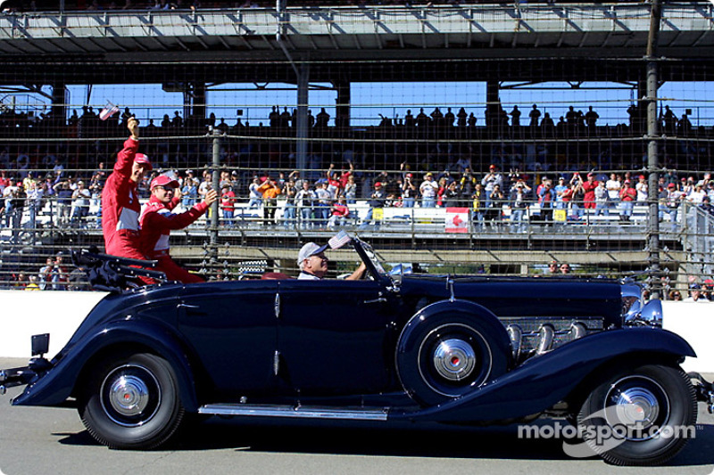 Desfile de pilotos: Michael Schumacher y Rubens Barrichello