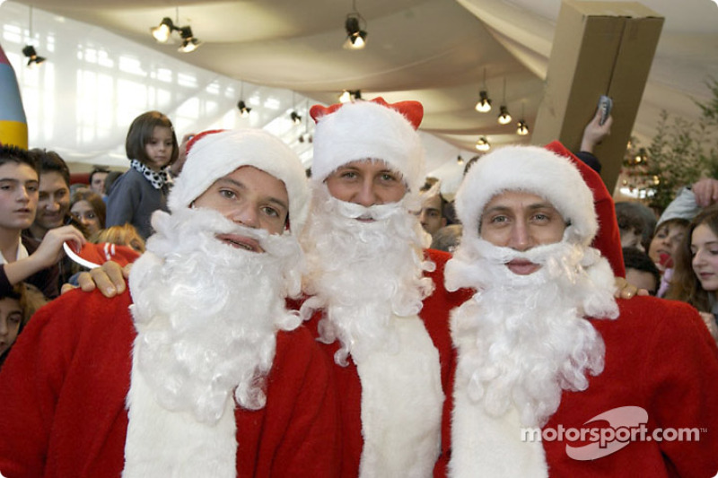 La tradicional Navidad para los Niños en Ferrari: Rubens Barrichello, Michael Schumacher y Luca Bado