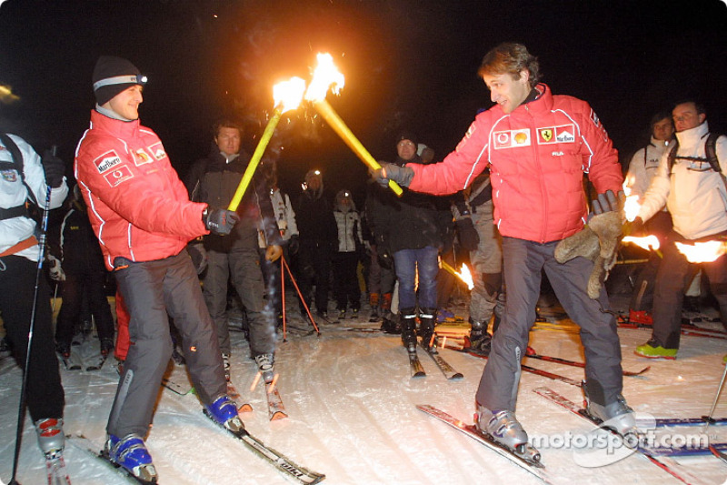 Michael Schumacher et Luca Badoer au relais de la flamme olympique