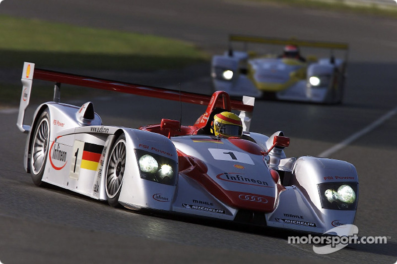 Frank Biela en el Audi R8 #1 en la edición de 2002