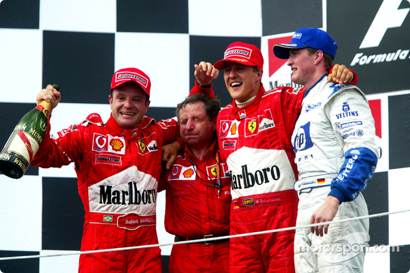 El podio: el ganador de la carrera, Rubens Barrichello con Jean Todt, Michael Schumacher y Ralf Schu