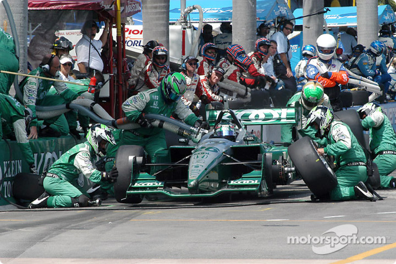 Arrêt au stand pour Paul Tracy