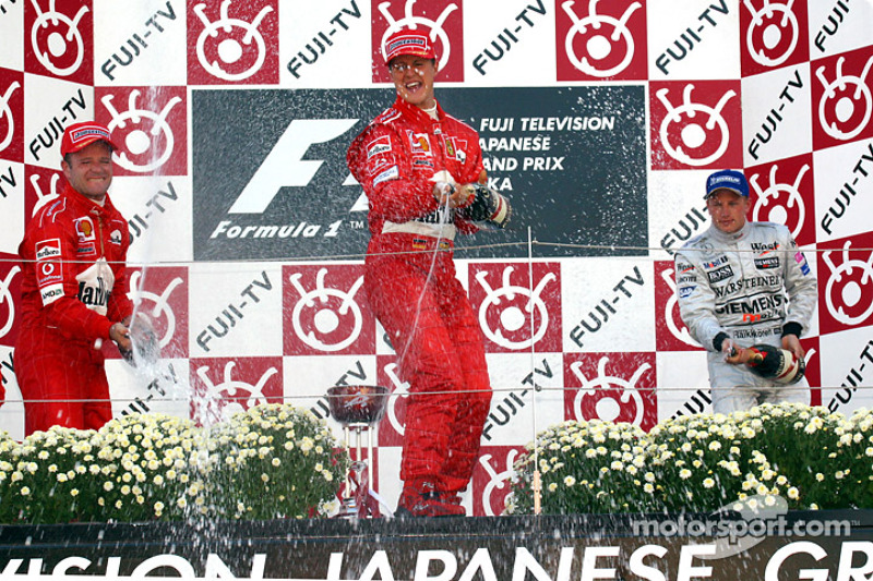 El podio: champaña para Michael Schumacher, Rubens Barrichello y Kimi Raikkonen