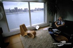 Jacques Villeneuve se relaja en un loft de Nueva York