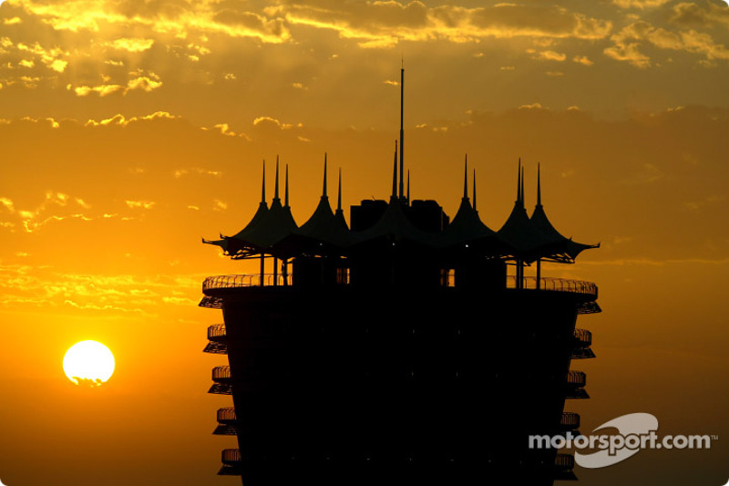 Atardecer en el circuito internacional de Bahrein