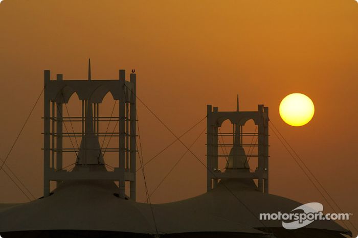 Atardecer en el circuito internacional de Bahrein