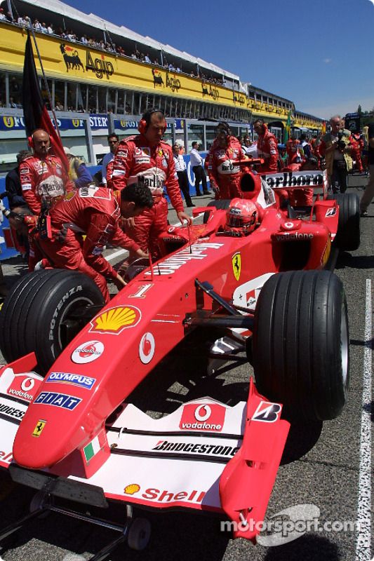 Michael Schumacher en la parrilla de salida