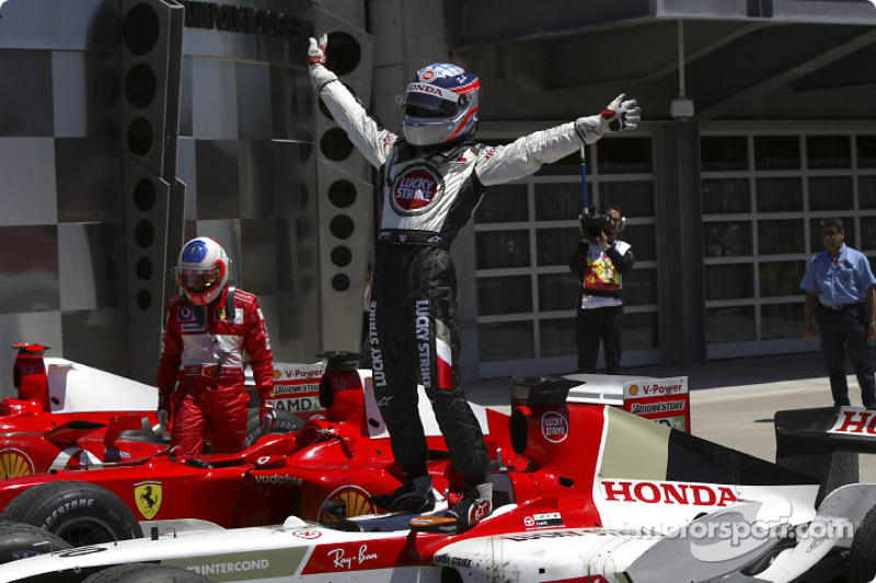 Takuma Sato, BAR Honda 006, finis ketiga di GP AS 2004