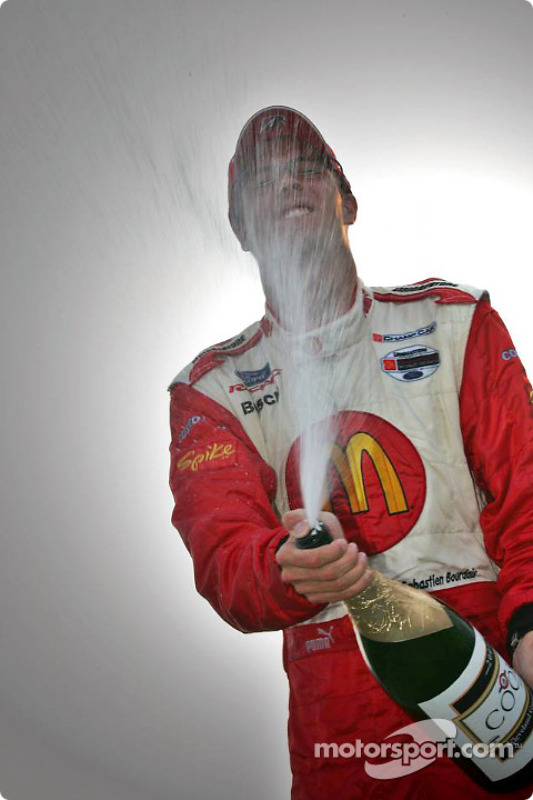 Podium : champagne pour Sébastien Bourdais