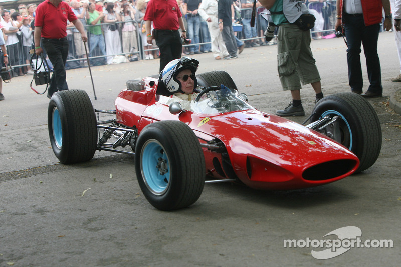 John Surtees: Anos na Ferrari: 1963-1966 / GPs: 30 / Vitórias: 4 / Títulos: 1