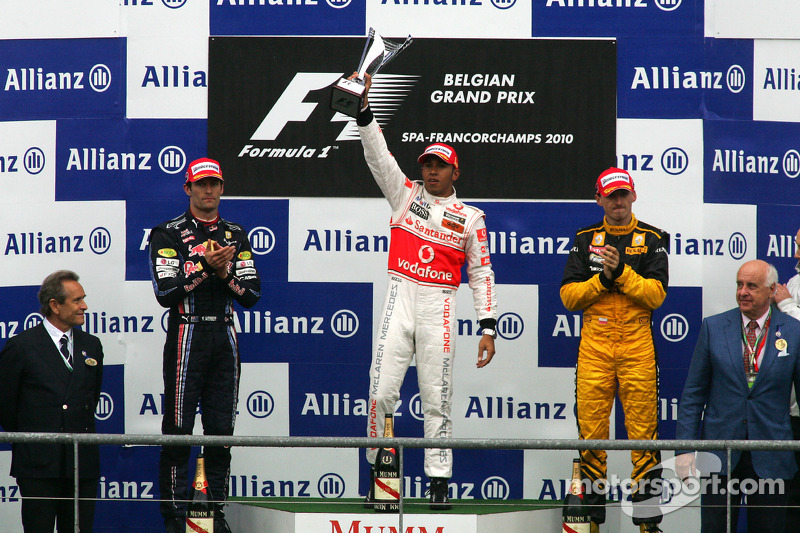 Podium : le vainqueur Lewis Hamilton, Mark Webber et Robert Kubica complètent le podium