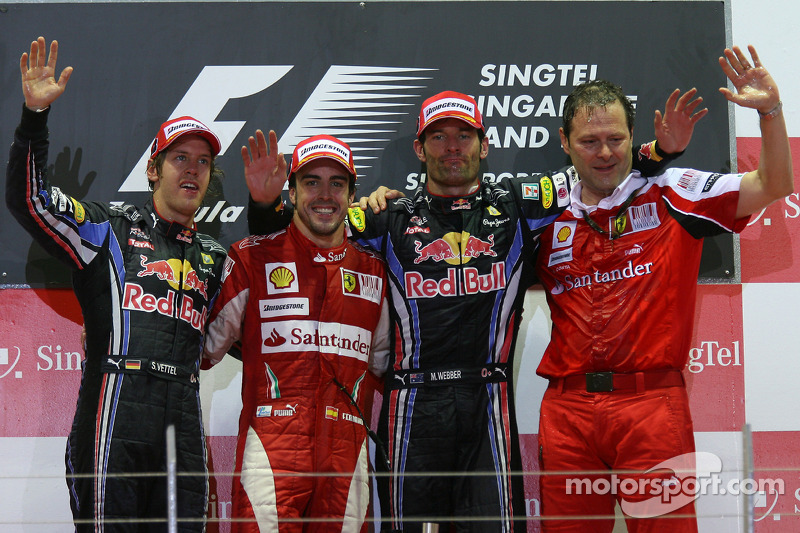 Podium: race winner Fernando Alonso, Scuderia Ferrari, Sebastian Vettel, Red Bull Racing, Mark Webbe