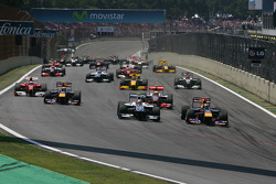 Nico Hulkenberg, Williams F1 Team en Sebastian Vettel, Red Bull Racing bij de start