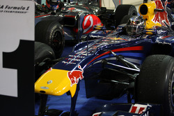 Sebastian Vettel (Red Bull Racing) remporte la course et le Championnat du Monde 2010