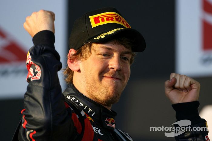 Podio: ganador de la carrera Sebastian Vettel, Red Bull Racing