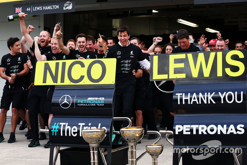 5: Гран Прі Японії, Сузука. Mercedes AMG F1 святкує Кубок конструкторів