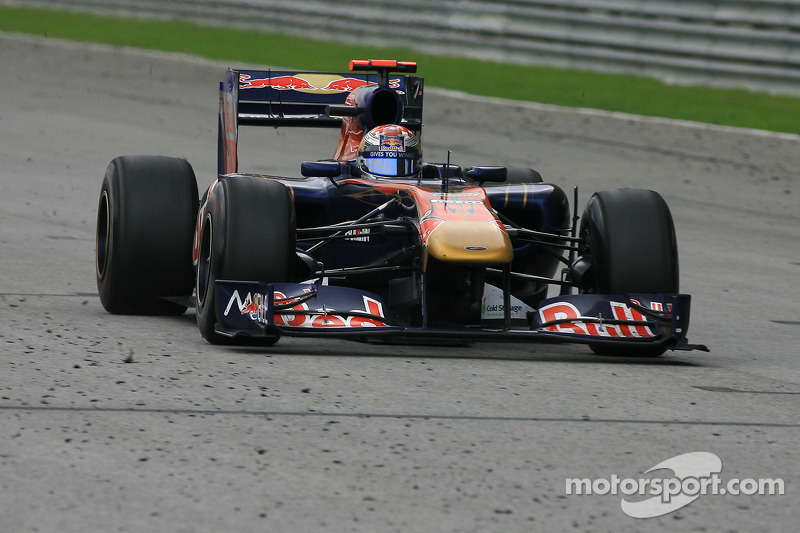 2011: Toro Rosso STR6 (два седьмых места, 8-е место в КК)
