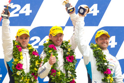 GTE-Pro领奖台: 第三名:迪克·穆勒、安迪·普里奥和乔伊·汉德