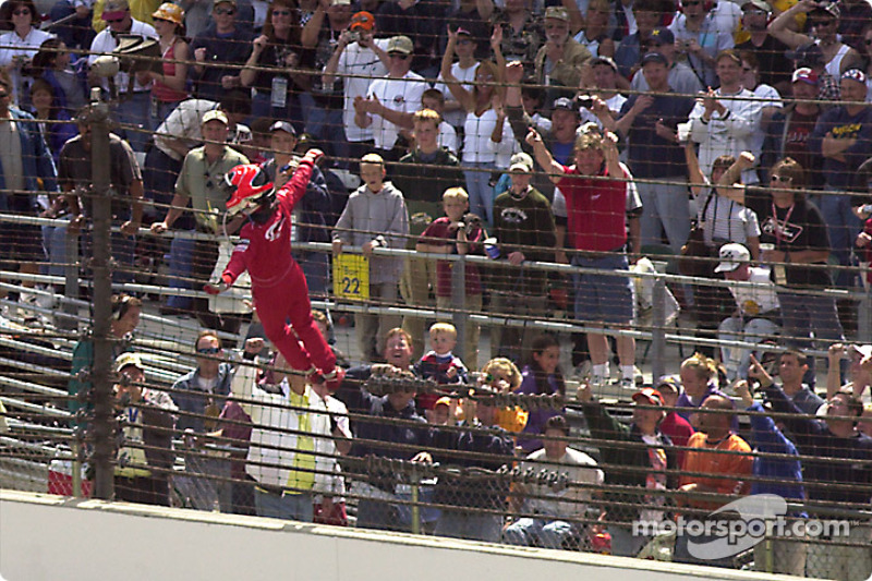 Helion Castroneves a tissé sa toile