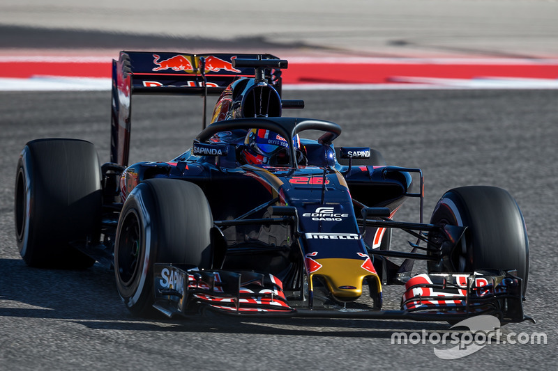 Daniil Kvyat, Scuderia Toro Rosso STR11 con la cubierta de la cabina de Halo