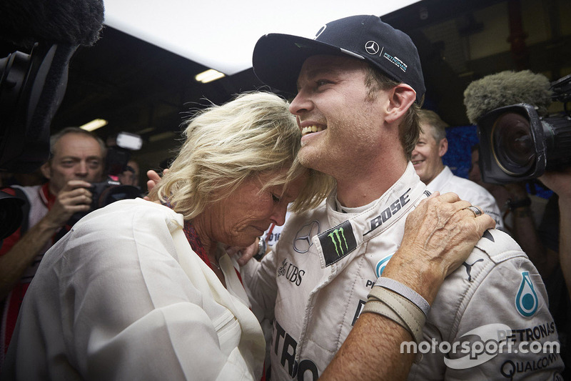 Nico Rosberg, Mercedes AMG F1 celebrates his World Championship with his mother Sina Rosberg