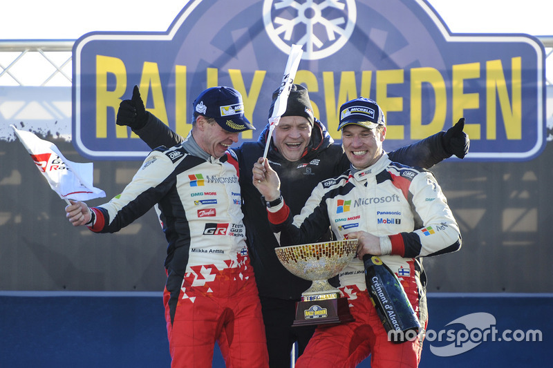 Los vencedores Jari-Matti Latvala, Miikka Anttila, Toyota Racing con Tommi Makinen