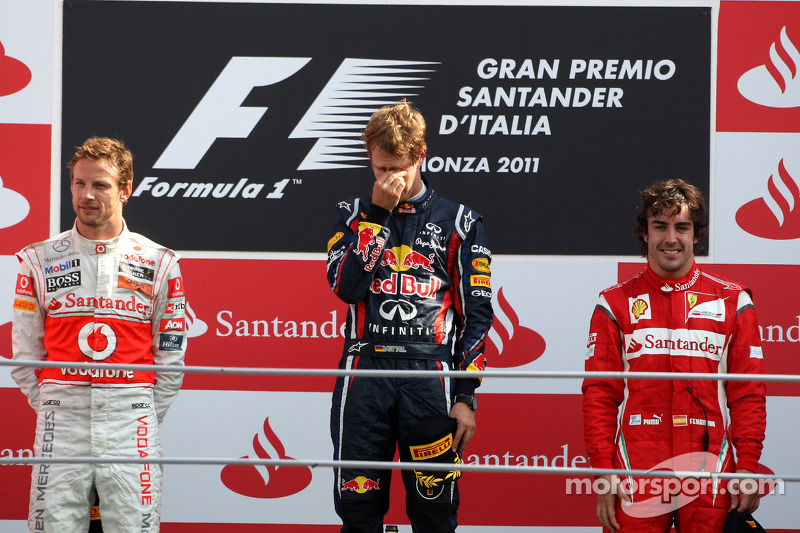 Podium : le vainqueur Sebastian Vettel, Red Bull Racing, le second Jenson Button, McLaren Mercedes, le troisième Fernando Alonso, Scuderia Ferrari