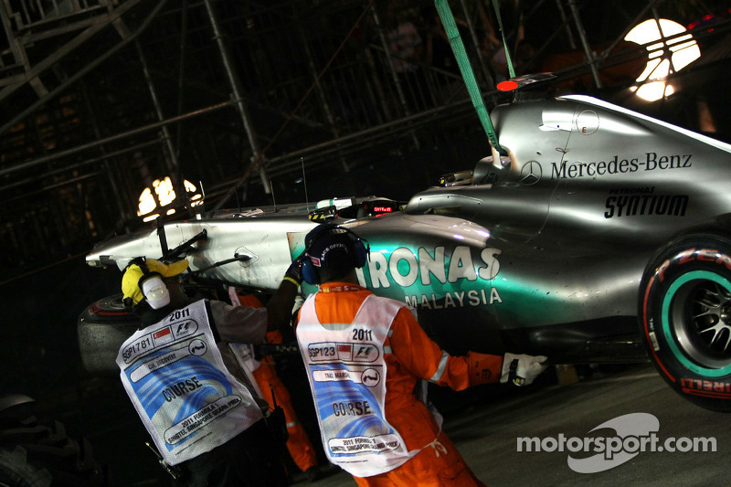 La voiture de Michael Schumacher, Mercedes GP après son crash