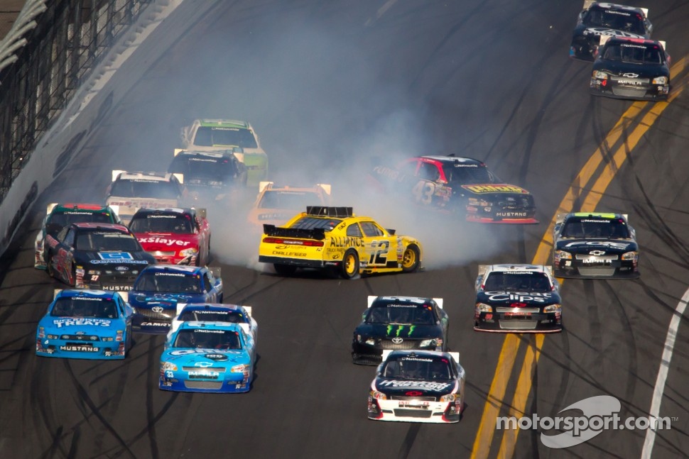 Sam Hornish Jr., Penske Racing Dodge gets loose and crash in the middle of the field