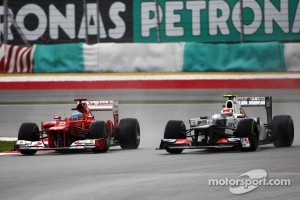 Fernando Alonso, Scuderia Ferrari and Sergio Perez, Sauber F1 Team
