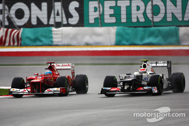 Fernando Alonso, Scuderia Ferrari et Sergio Perez, Sauber F1 Team