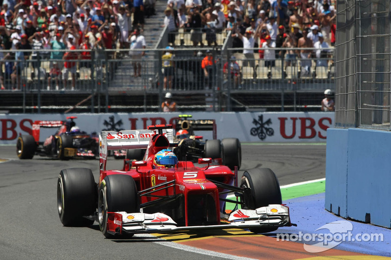 Valencia 2012 : Emotionele viering met Schumi op het podium