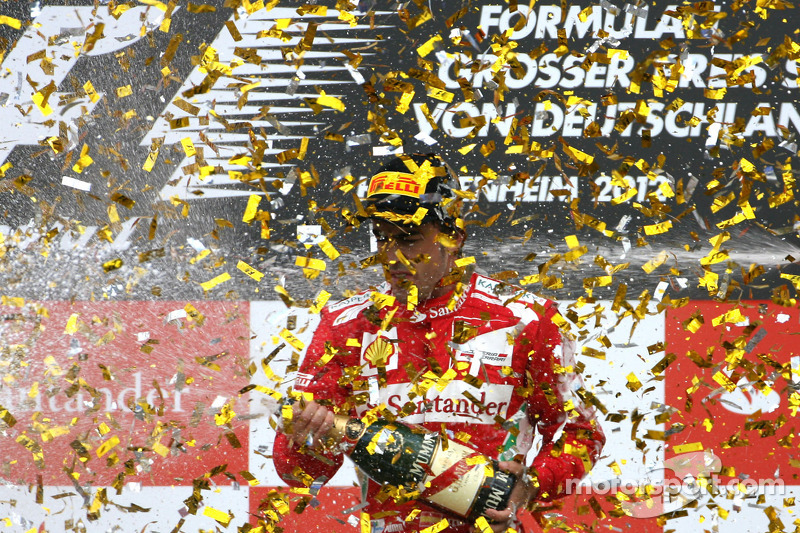 Podium: race winner Fernando Alonso, Scuderia Ferrari