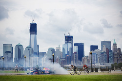 David Coulthard pilote la Red Bull F1 à New York