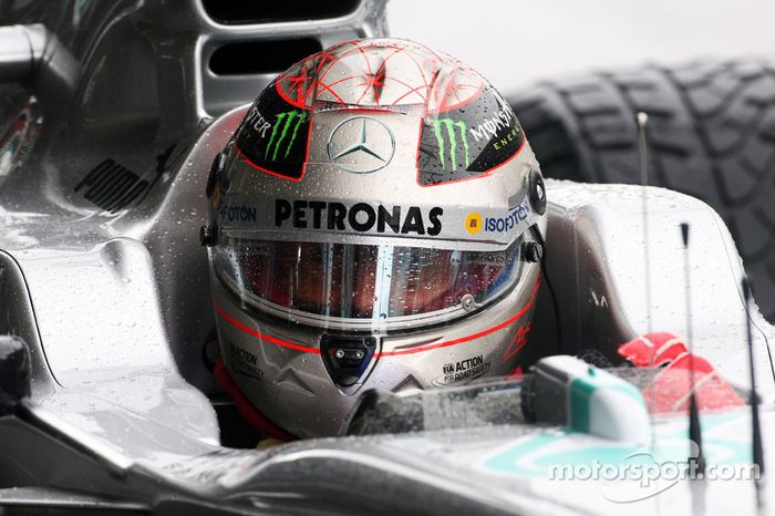 Michael Schumacher, Mercedes AMG F1 con nuevo diseño de casco