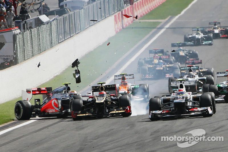 Jenson Button, McLaren leads at the start as a crash ensues involving Lewis Hamilton, McLaren and Romain Grosjean, Lotus F1